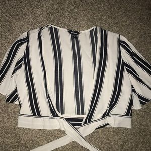 Crop short sleeve tie top